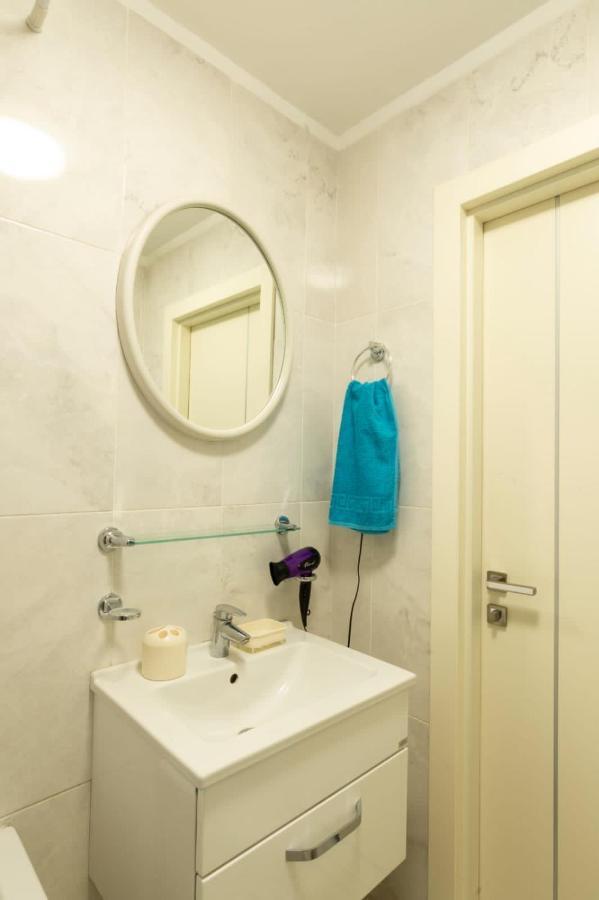 Однушка В Жк Абая 130/2 2019 Г.П. Appartement Alma-Ata Buitenkant foto