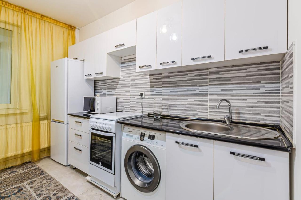 Однушка В Жк Абая 130/2 2019 Г.П. Appartement Alma-Ata Buitenkant foto