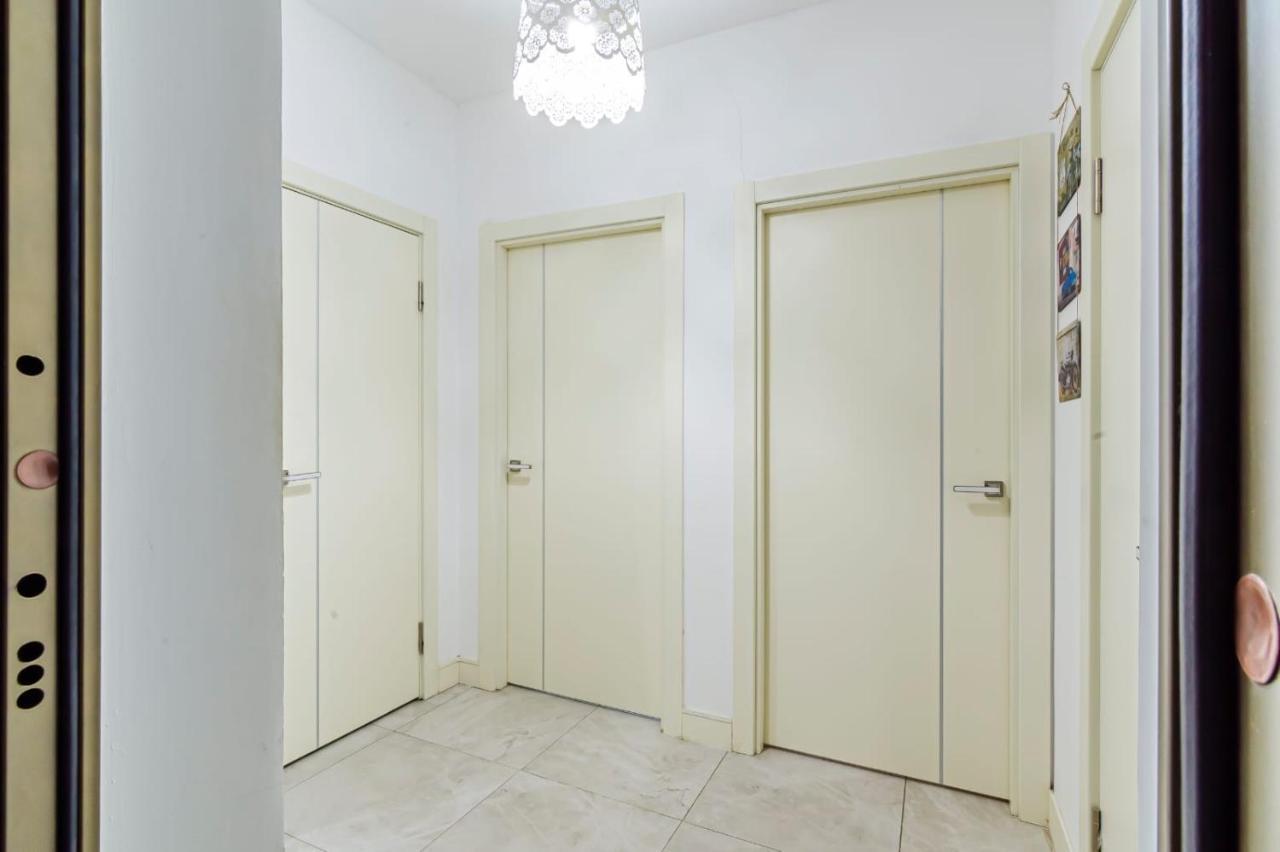 Однушка В Жк Абая 130/2 2019 Г.П. Appartement Alma-Ata Buitenkant foto