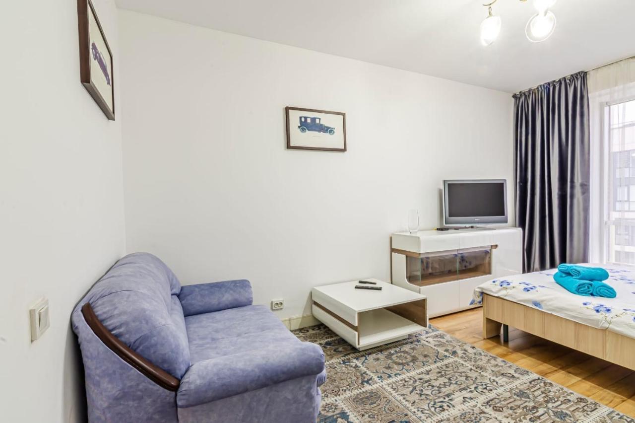 Однушка В Жк Абая 130/2 2019 Г.П. Appartement Alma-Ata Buitenkant foto