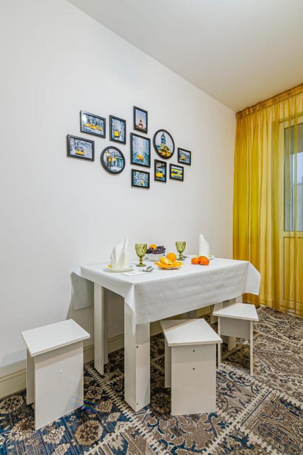 Однушка В Жк Абая 130/2 2019 Г.П. Appartement Alma-Ata Buitenkant foto